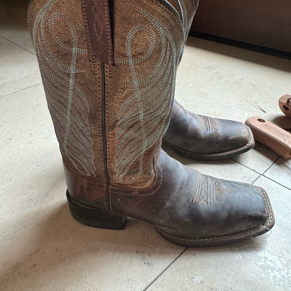 Women’s Ariat rubber sole riding boots with boot trees